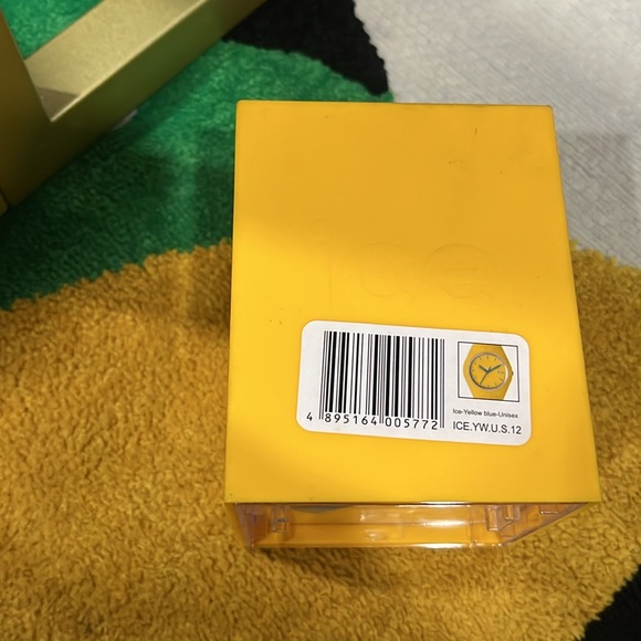 Brand new watch for women elastic rubber one of a kind yellow neon - Picture 3 of 9